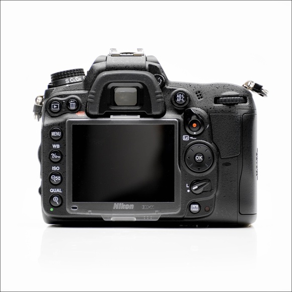 NIKON D7000 BODY (16.2MP) + Accessories - Shutter Count 2,713 - Picture 3 of 16